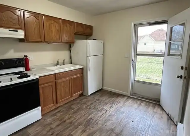 Property at 301 Orchard St Apt 2, Catlin, IL, 61817, 2 beds, 1 bath, [object Object]