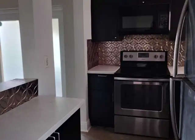 Property at 7630 NW 15th St, Pembroke Pines, FL, 33024, 2 beds, 1 bath, [object Object]