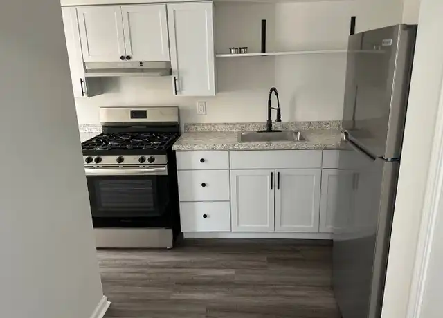 Property at 2908 N Rockwood Dr, Peoria, IL, 61604, 1 bed, 1 bath, [object Object]
