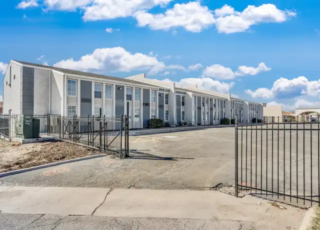 Property at 5787 W Kellogg Dr Unit 102, Wichita, KS, 67209, 1 bed, 1 bath, [object Object]