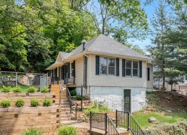 Property at 358 Lakeview Ave, Ringwood, NJ, 07456, 2 beds, 1 bath, [object Object]