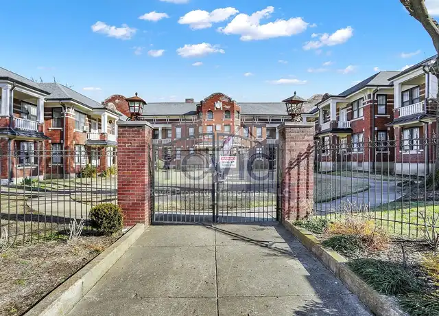 Property at Broadmoor Apartments - 306 S Cleveland St, Memphis, TN, 38104, 1 bed, 1 bath, [object Object]