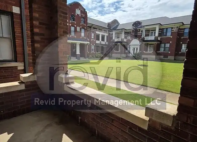 Property at The Broadmoor Apartments - 306 S Cleveland St, Memphis, TN, 38104, 1-2 bed, 1 bath, [object Object]