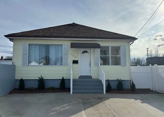 Property at 134 Flint Ave, Cranston, RI, 02910, 3 beds, 1 bath, [object Object]