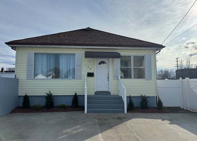 Photo of 134 Flint Ave, Cranston, RI 02910