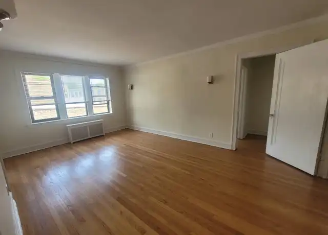 Property at 2408 W Lunt Ave Unit 3G, Chicago, IL, 60645, 1 bed, 1 bath, [object Object]