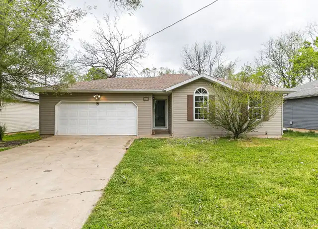 Property at 3205 W Lynn St, Springfield, MO, 65802, 3 beds, 2 baths, [object Object]
