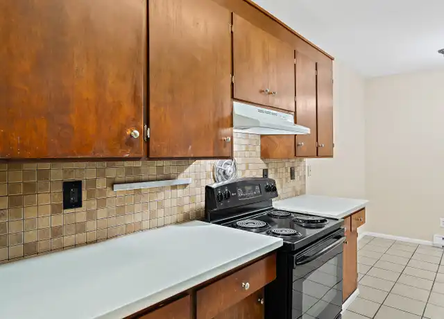 Property at 22521 30th Ave S Unit 10, Des Moines, WA, 98198, 3 beds, 1 bath, [object Object]