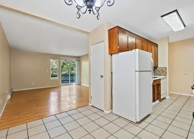 Property at 22521 30th Ave S Unit 10, Des Moines, WA, 98198, 3 beds, 1 bath, [object Object]