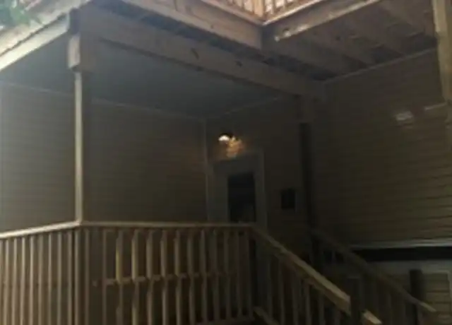 Property at 208 1/2 W Washington St Unit C, Athens, OH, 45701, 1 bed, 1 bath, [object Object]