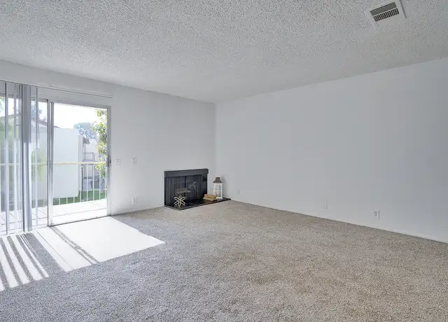 Photo of 1043 Santo Antonio Dr, Colton, CA 92324