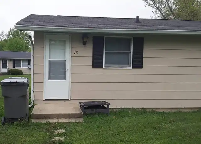 Property at 302 Lincoln St Apt 1B, Wakarusa, IN, 46573, 2 beds, 1 bath, [object Object]