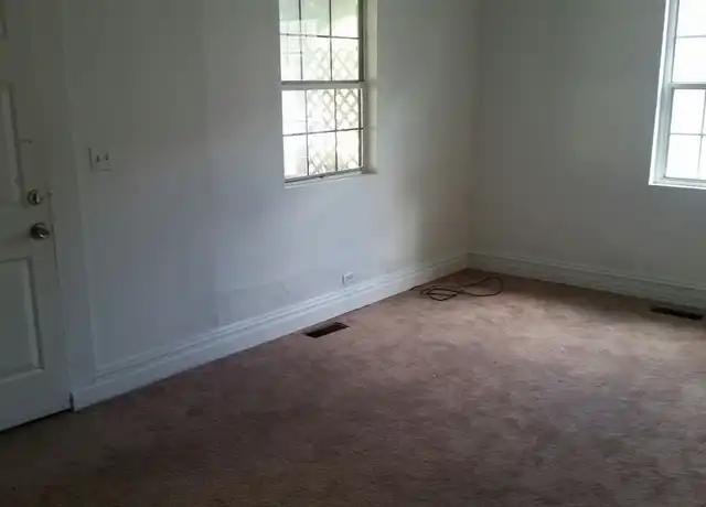 Property at 1207 Red Oak St, Charleston, WV, 25302, 3 beds, 1 bath, [object Object]
