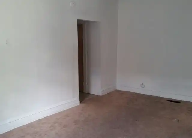 Property at 1207 Red Oak St, Charleston, WV, 25302, 3 beds, 1 bath, [object Object]