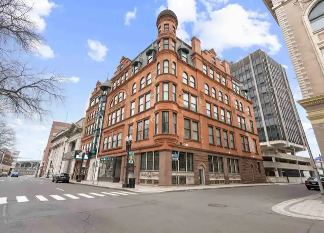 Property at 177 State St Unit 402, Bridgeport, CT, 06604, 2 beds, 1 bath, [object Object]