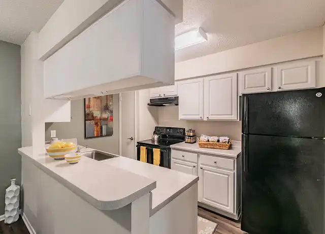 Property at Legend Oaks - 4714 N Habana Ave, Tampa, FL, 33614, 1-2 bed, 1-2 bath, [object Object]
