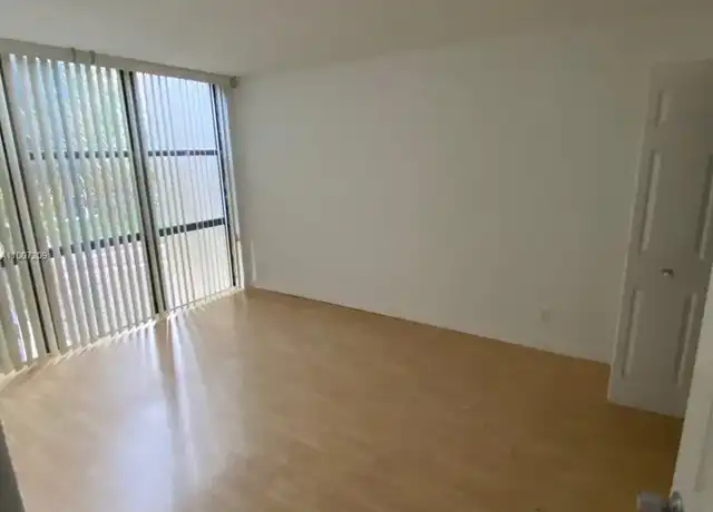 Property at 17021 N Bay Rd #325, Sunny Isles Beach, FL, 33160, 1 bed, 1 bath, [object Object]