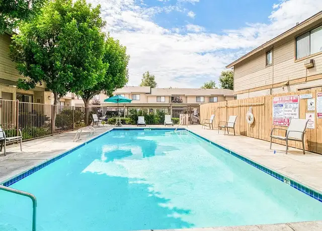 Photo of 1005 S Gilbert St, Hemet, CA 92543