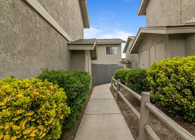 Photo of 1005 S Gilbert St, Hemet, CA 92543