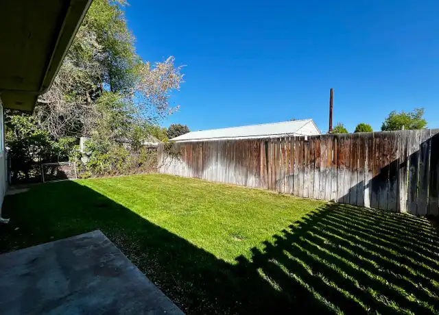 Property at 205 Valleyview Ave Unit A, Selah, WA, 98942, 3 beds, 2 baths, [object Object]