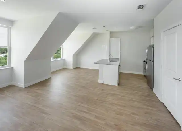 Property at 25 Commercial St, Braintree, MA, 02184, 1 bed, 1 bath, [object Object]