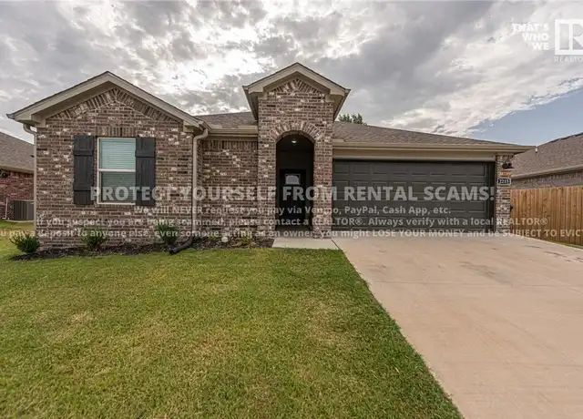 Property at 2215 S 9th St, Rogers, AR, 72758, 3 beds, 2 baths, [object Object]