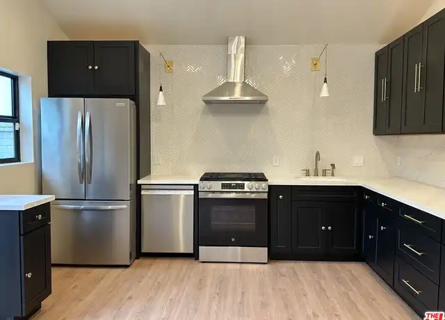 Property at 17209 Keswick St, Lake Balboa, CA, 91406, 1 bed, 1 bath, [object Object]