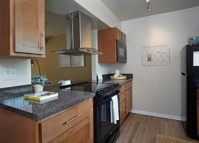 Photo of 1647 Westminster Dr, Naperville, IL 60563