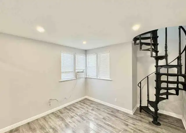 Property at 427 N Oakhurst Dr Unit 110, Beverly Hills, CA, 90210, 1 bed, 1 bath, [object Object]