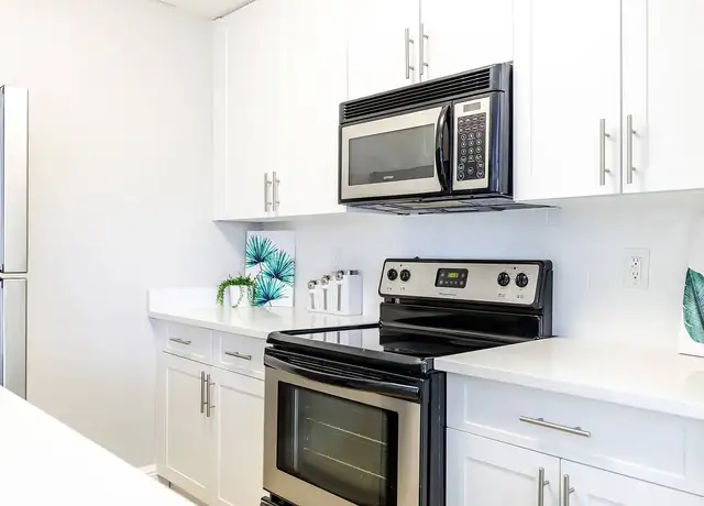 Photo of 711 Forest Club Dr, Wellington, FL 33414