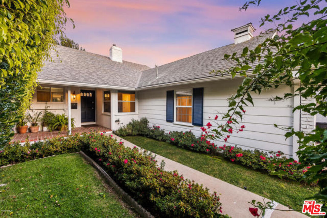 134 N Bowling Green Way, Los Angeles, CA 90049