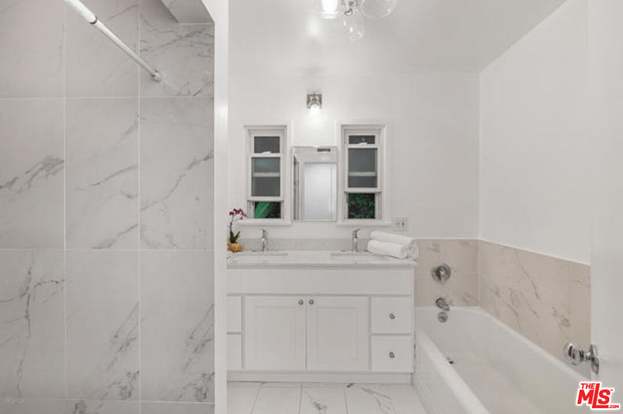134 N Bowling Green Way, Los Angeles, CA 90049