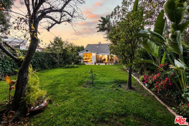 134 N Bowling Green Way, Los Angeles, CA 90049