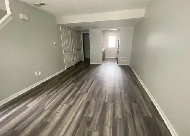 Property at 2616 Crisnic Ct, Covington, KY, 41014, 2 beds, 1.5 baths, [object Object]