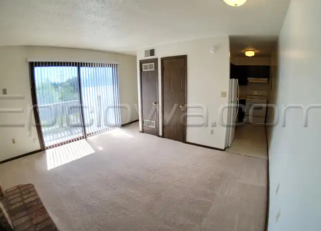Property at 20 N 10th Ave Unit 18, Hiawatha, IA, 52233, 1 bed, 1 bath, [object Object]