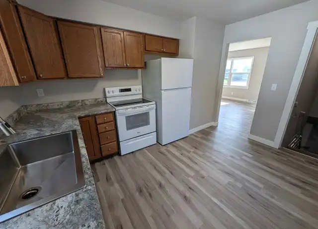 Property at 1420 Sampson St, Des Moines, IA, 50316, 3 beds, 1 bath, [object Object]