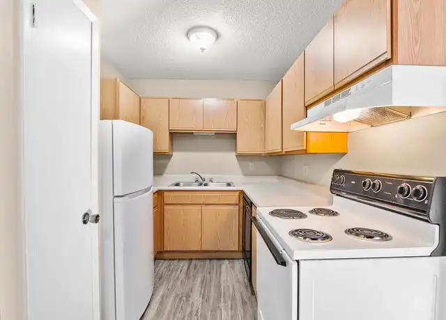 Property at Woods + Meadow Apartments - 2215 W Willow Knolls Dr, Peoria, IL, 61614, 0-1 beds, 1 bath, [object Object]