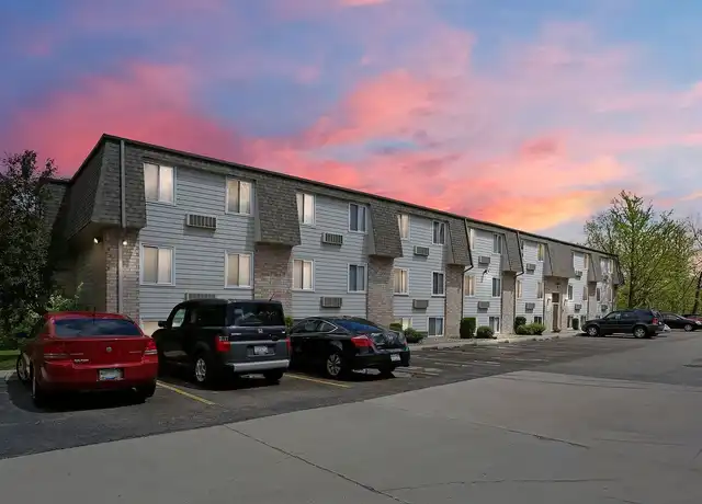 Property at Woods + Meadow Apartments - 2215 W Willow Knolls Dr, Peoria, IL, 61614, 0-1 beds, 1 bath, [object Object]
