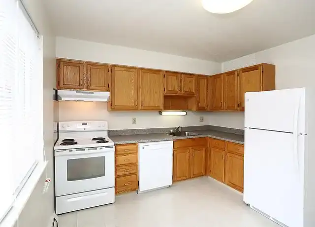 Property at Willowcrest - 63 Stoneycrest Dr, Middletown, CT, 06457, 2 beds, 1.5 baths, [object Object]