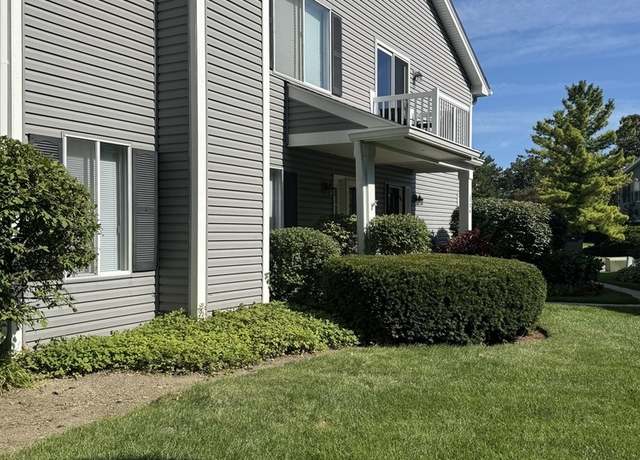 Photo of 1326 Barclay Ln, Deerfield, IL 60015