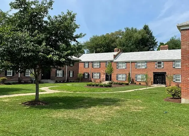 Photo of 200 Crescent Ave, Louisville, KY 40206