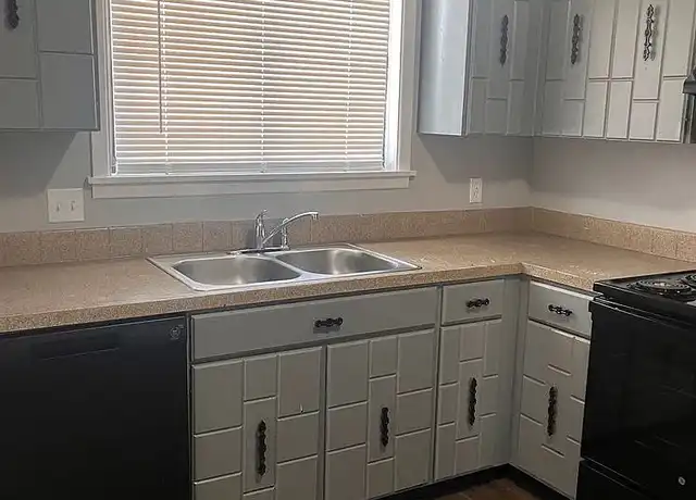 Property at Parke East Townhomes - 1000 S Woodlawn Blvd, Wichita, KS, 67218, 2-3 beds, 1.5 baths, [object Object]