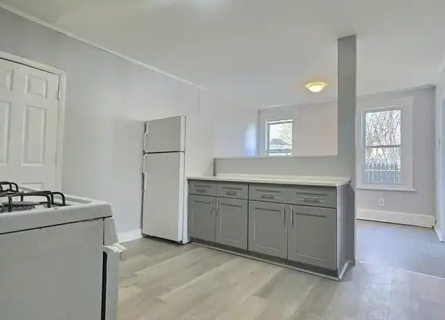 Property at 256 Lexington Ave Unit 2, Bridgeport, CT, 06604, 2 beds, 1 bath, [object Object]