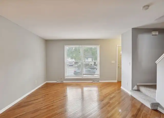 Property at 140 6th Ave NE, Minneapolis, MN, 55413, 2 beds, 1 bath, [object Object]