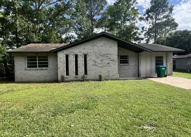 Property at 1909 University St, Gautier, MS, 39553, 3 beds, 1.5 baths, [object Object]