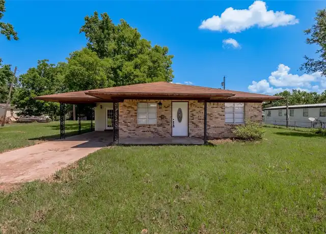 Property at 137 E Austin Ave, Onalaska, TX, 77360, 2 beds, 2 baths, [object Object]