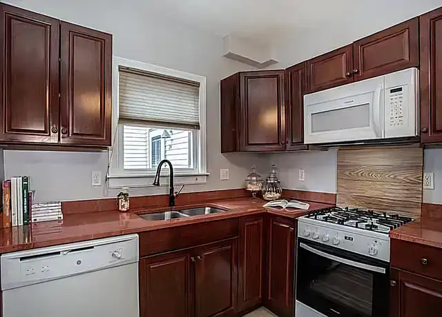 Property at 35 Maple St, Waltham, MA, 02453, 4 beds, 2 baths, [object Object]