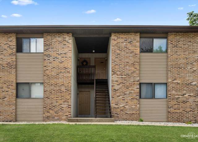 Photo of 391 S Collins St Unit B, South Elgin, IL 60177