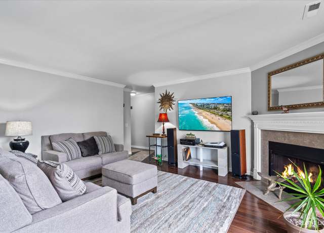 Photo of 391 S Collins St Unit B, South Elgin, IL 60177