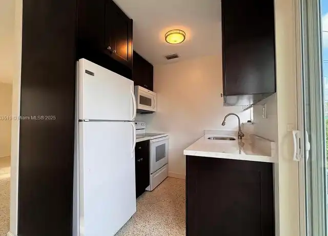 Property at 628 W 17th St Unit 628, Hialeah, FL, 33010, 2 beds, 1 bath, [object Object]